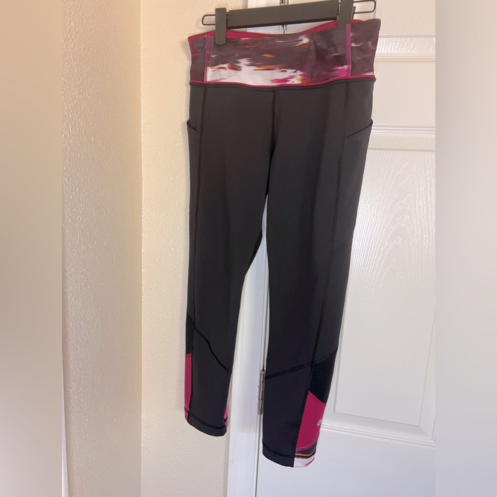 Lululemon size 6 crop leggings black.